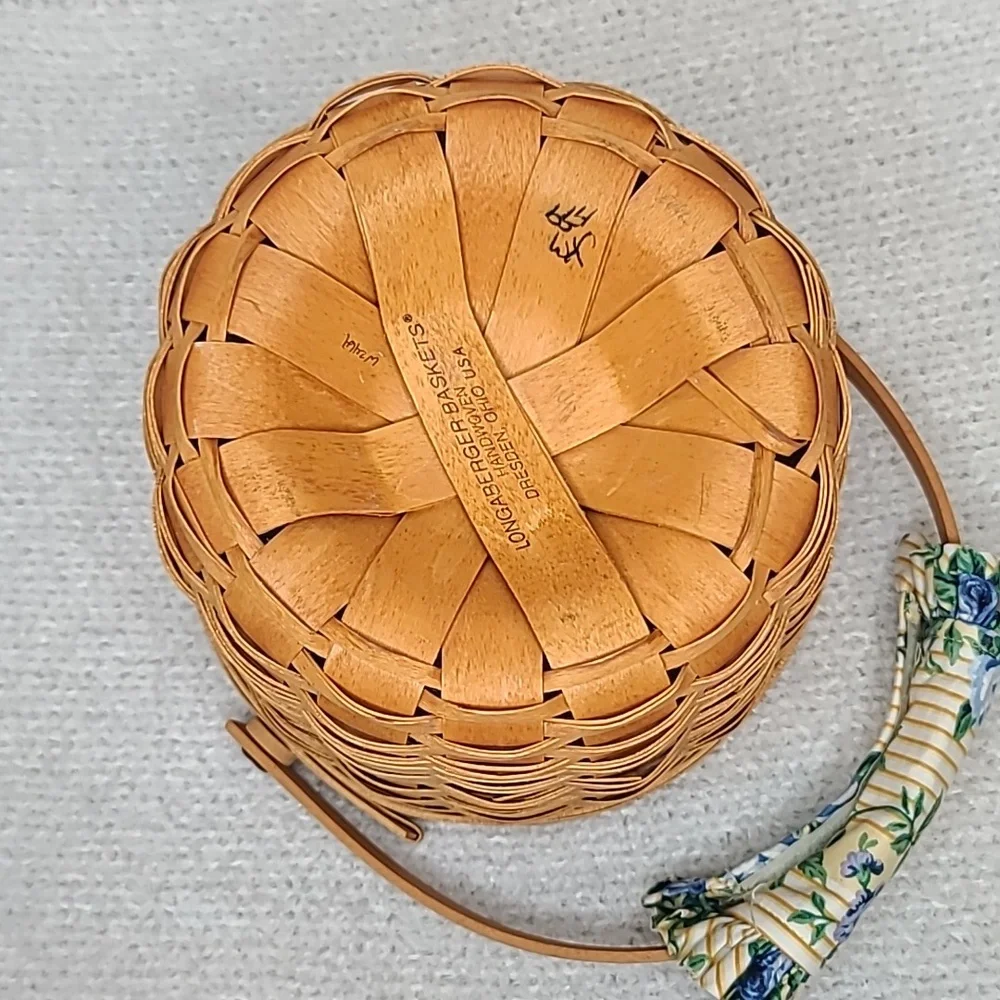 Longaberger Handmade Vintage '99 Medium Fruit Basket 13102 w/Wooden Lid & Insert